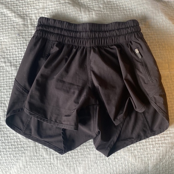 BLACK LULULEMON TRACKER SHORTS - Picture 2 of 5